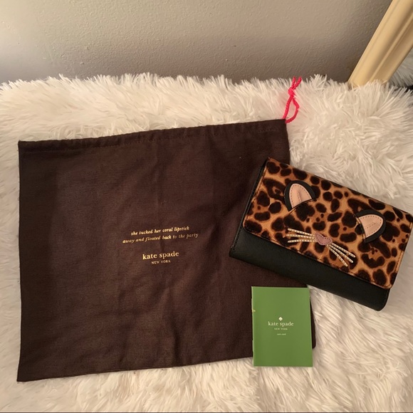 kate spade Handbags - NWT Kate Spade ‘Run Wild’ Clutch/Crossbody Bag!